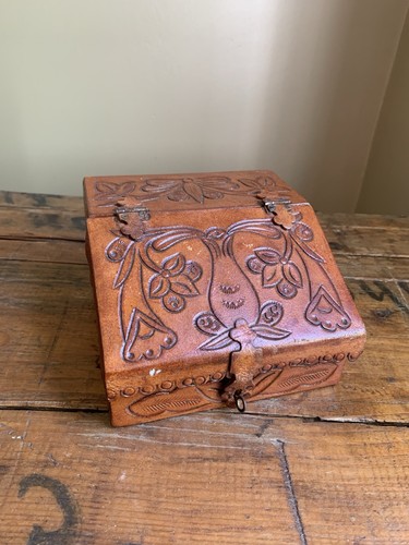 Vintage small tooled - vintage, leather
